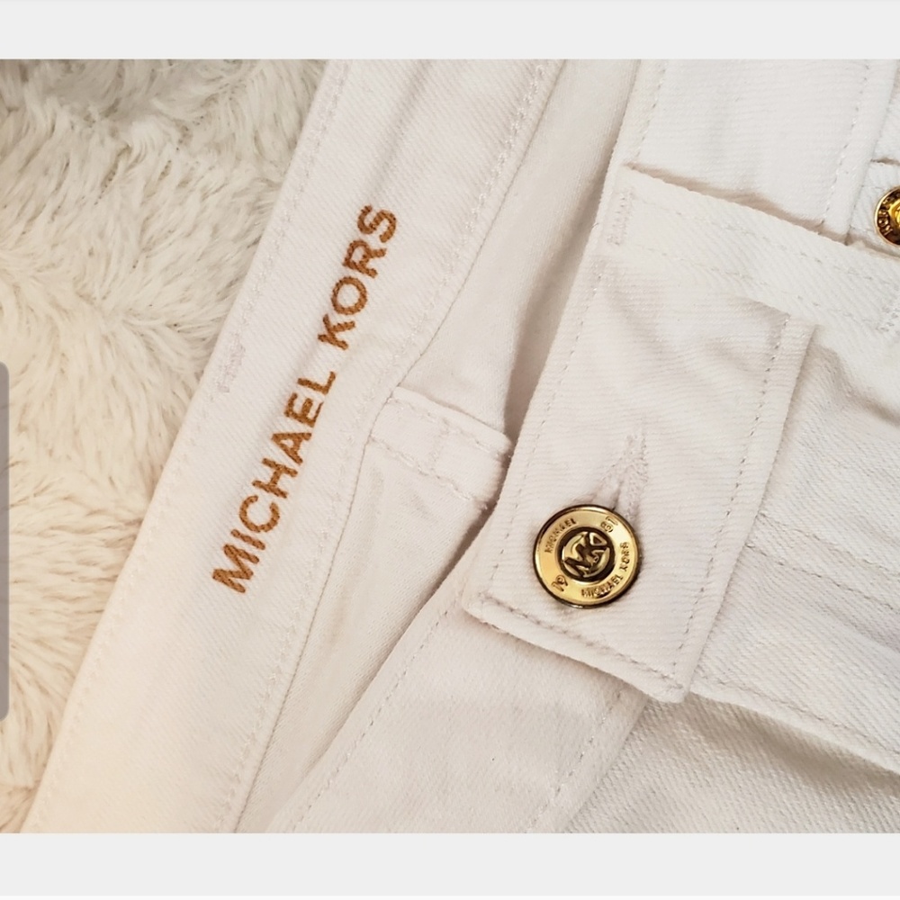 🗯White Michael Kors Shorts🗯 - Picture 4 of 4